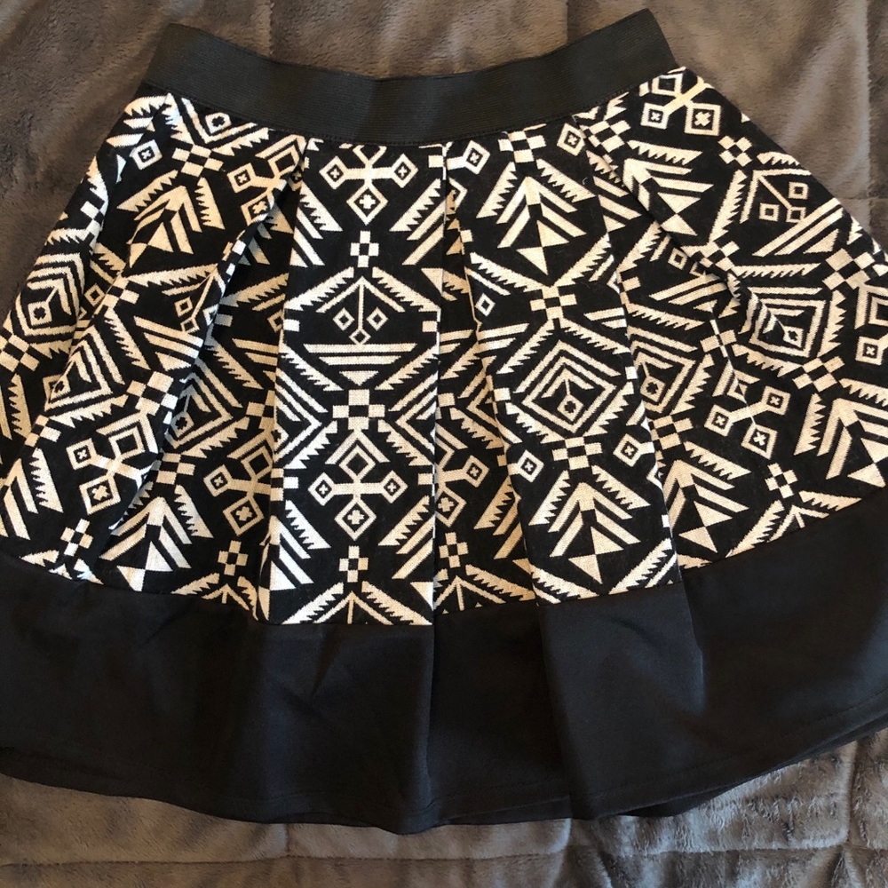 PATTERN SKIRT